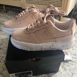 Nike Air Force 1 pixel